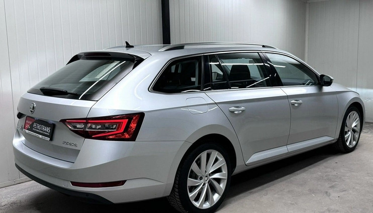 Skoda Superb cena 59900 przebieg: 230000, rok produkcji 2019 z Gliwice małe 742